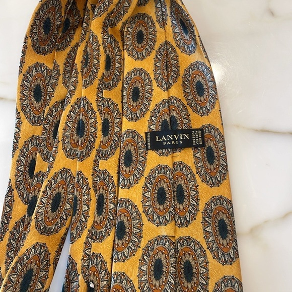 Lanvin 100% Silk Patterned Tie—FANTASTIC!! Excellent Preowned Condition! - Picture 5 of 7